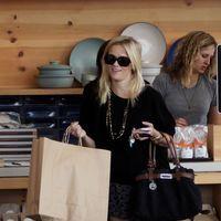 Reese Witherspoon out shopping in West Hollywood | Picture 107085